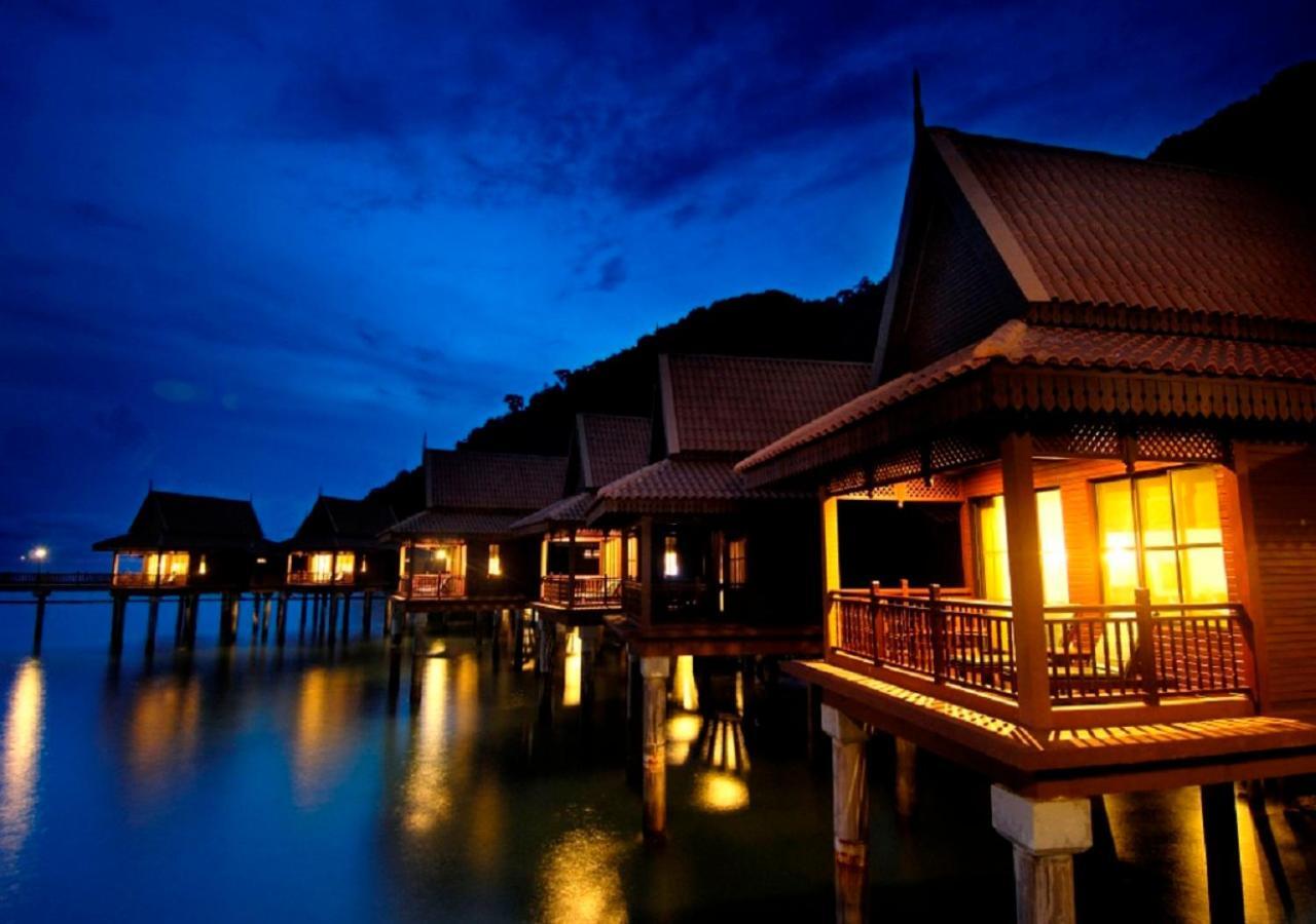 Beach resort langkawi. Берджая Лангкави. Берджая Лангкави Резорт. Малайзия отель Berjaya Hotel. Отель Berjaya Langkawi Resort.